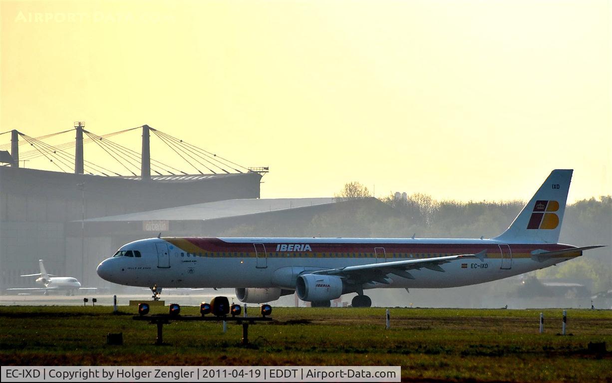 EC-IXD, 2004 Airbus A321-211 C/N 2220, A link to Madrid is lining up for take-off on rwy 08R...