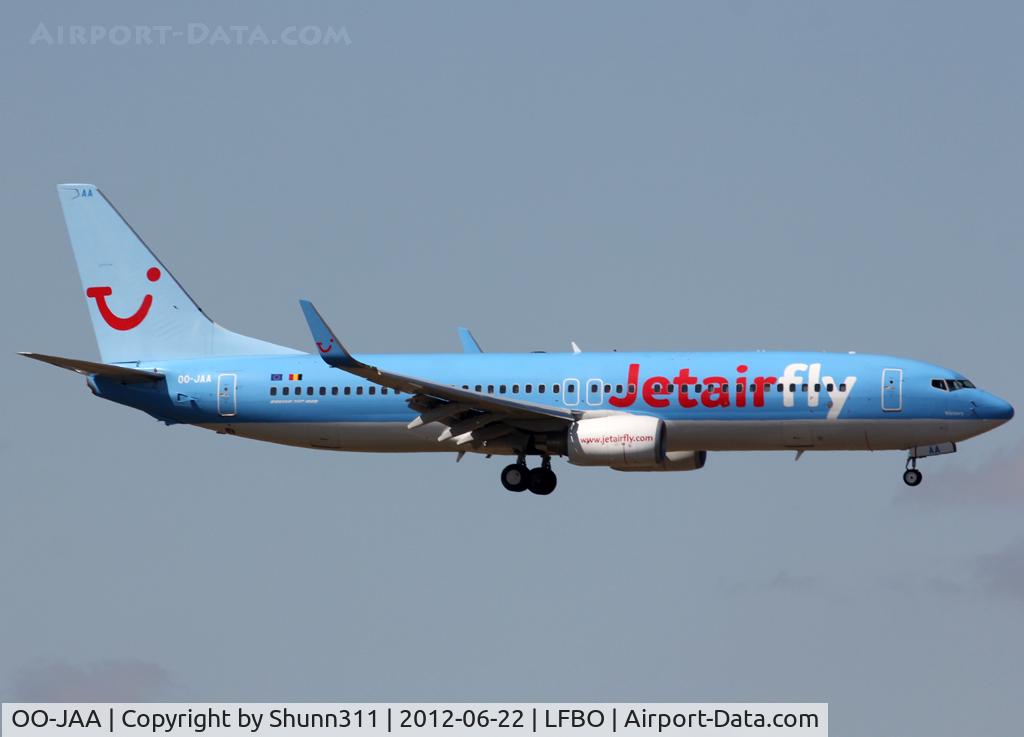 OO-JAA, 2007 Boeing 737-8BK C/N 29660, Landing rwy 32L