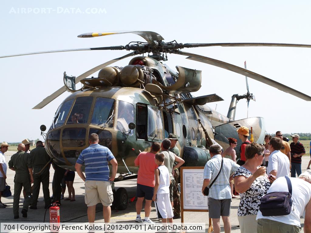 704, 1987 Mil Mi-17 Hip C/N 104M04, Pápa