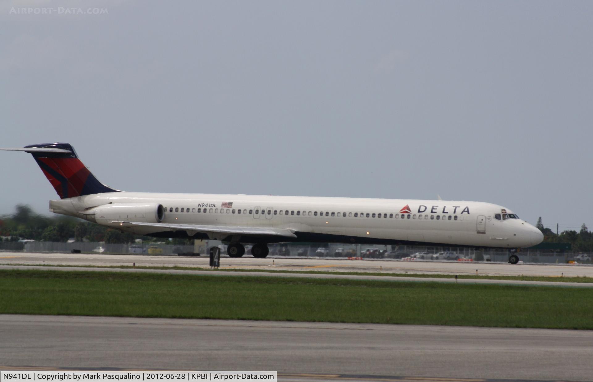 N941DL, 1989 McDonnell Douglas MD-88 C/N 49814, MD-88