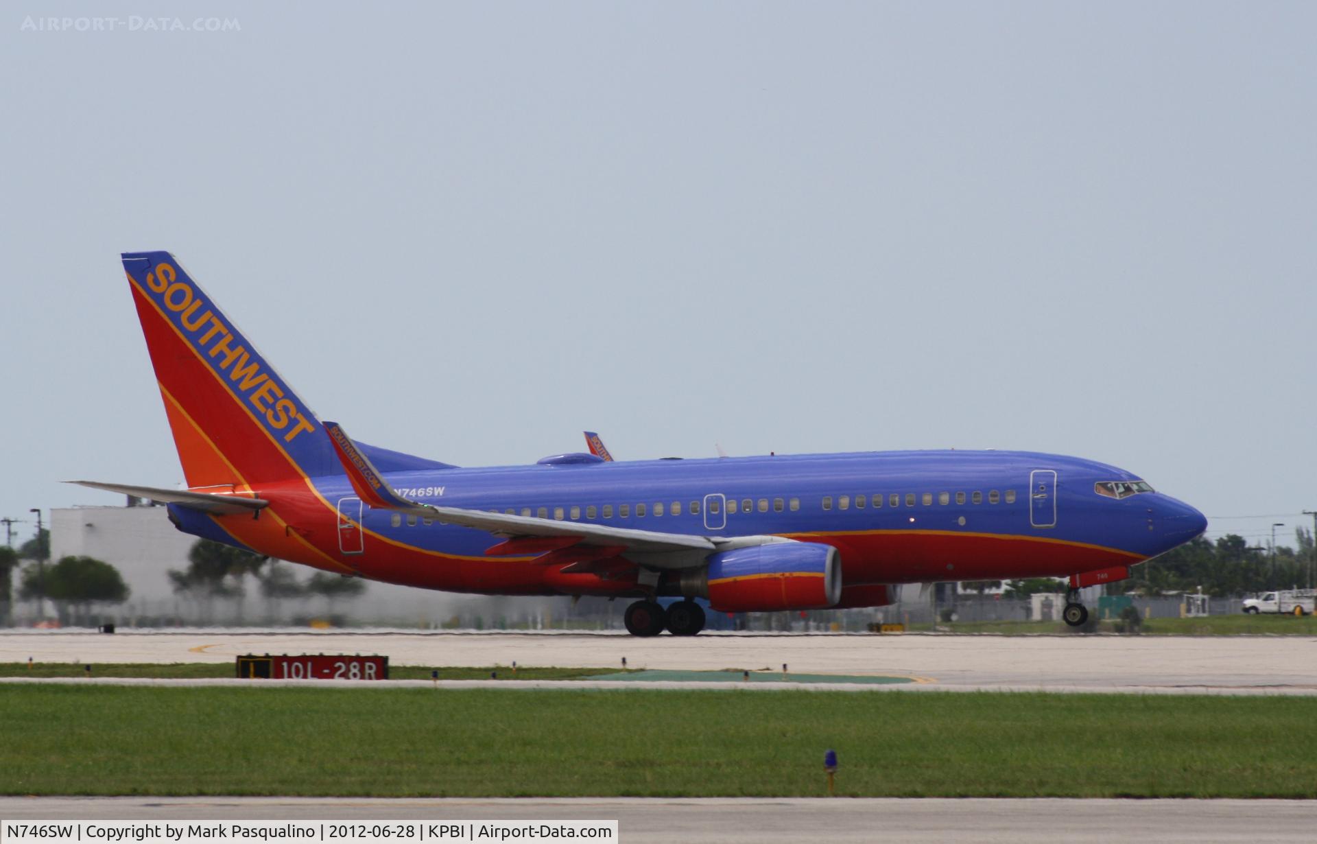 N746SW, 1999 Boeing 737-7H4 C/N 29798, Boeing 737-700