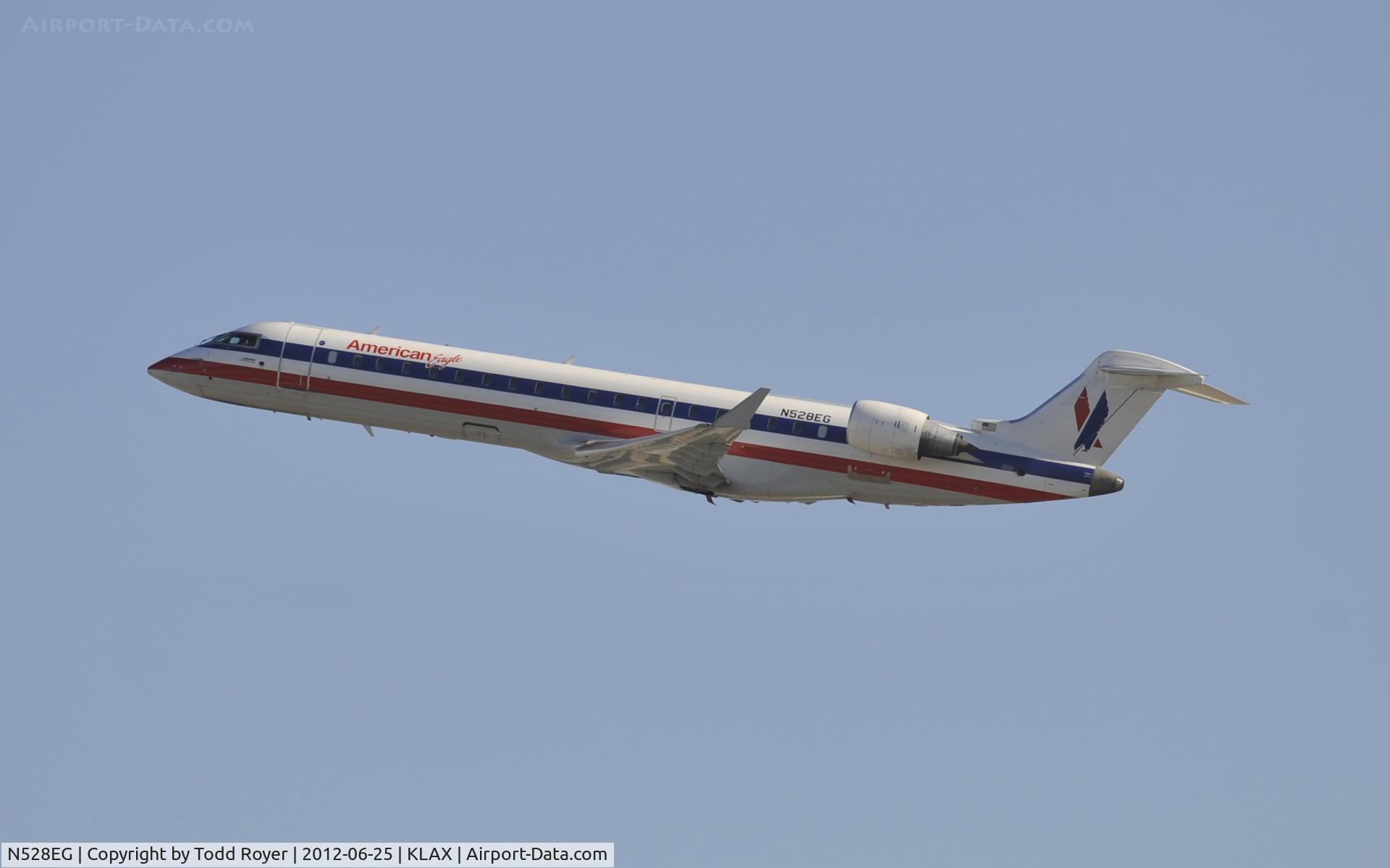 N528EG, Bombardier CRJ-702 (CL-600-2C10) Regional Jet C/N 10306, Departing LAX on 25R