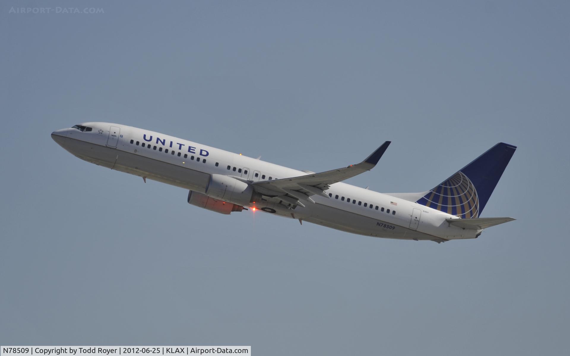 N78509, 2008 Boeing 737-824 C/N 31638, Departing LAX on 25R