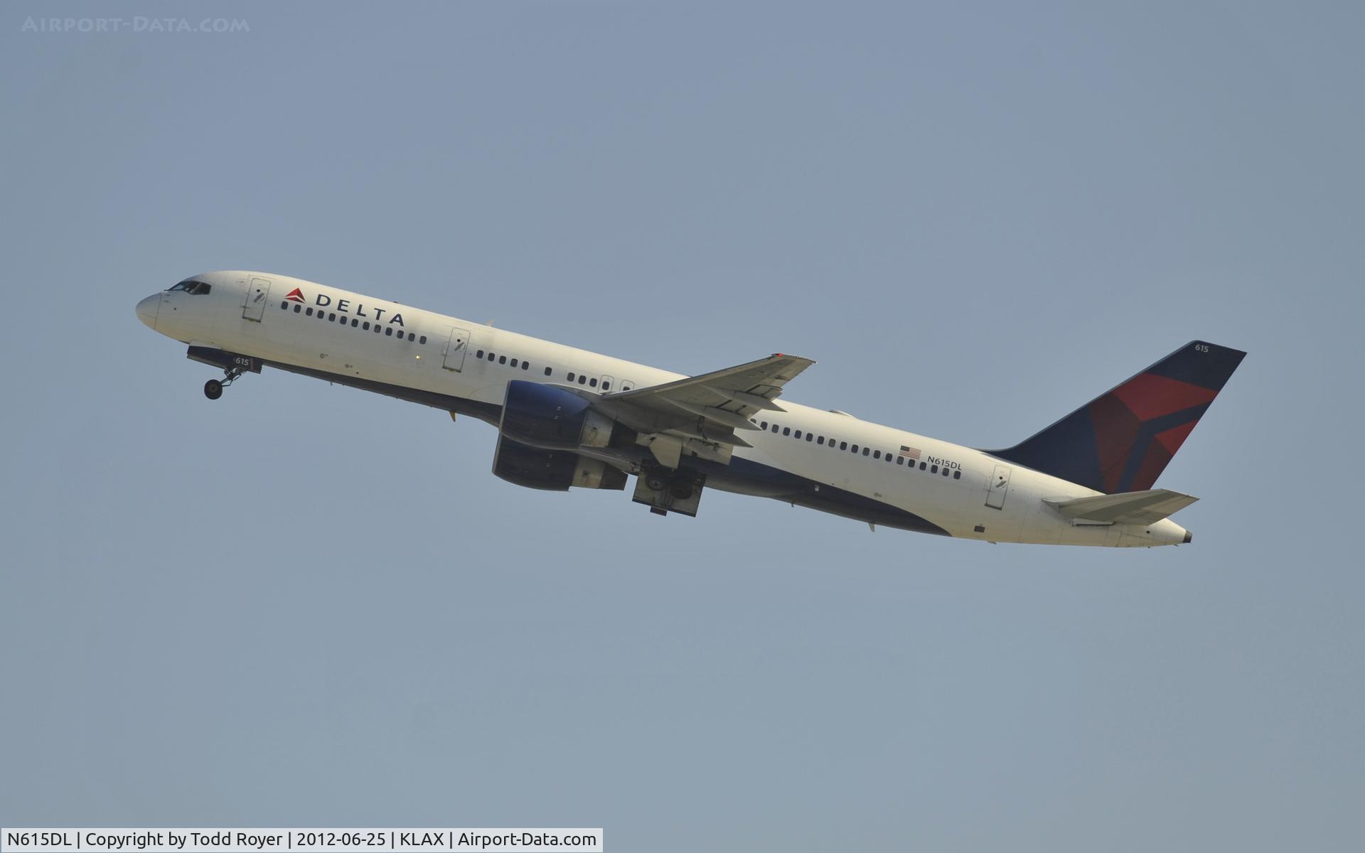 N615DL, 1986 Boeing 757-232 C/N 22822, Departing LAX on 25R
