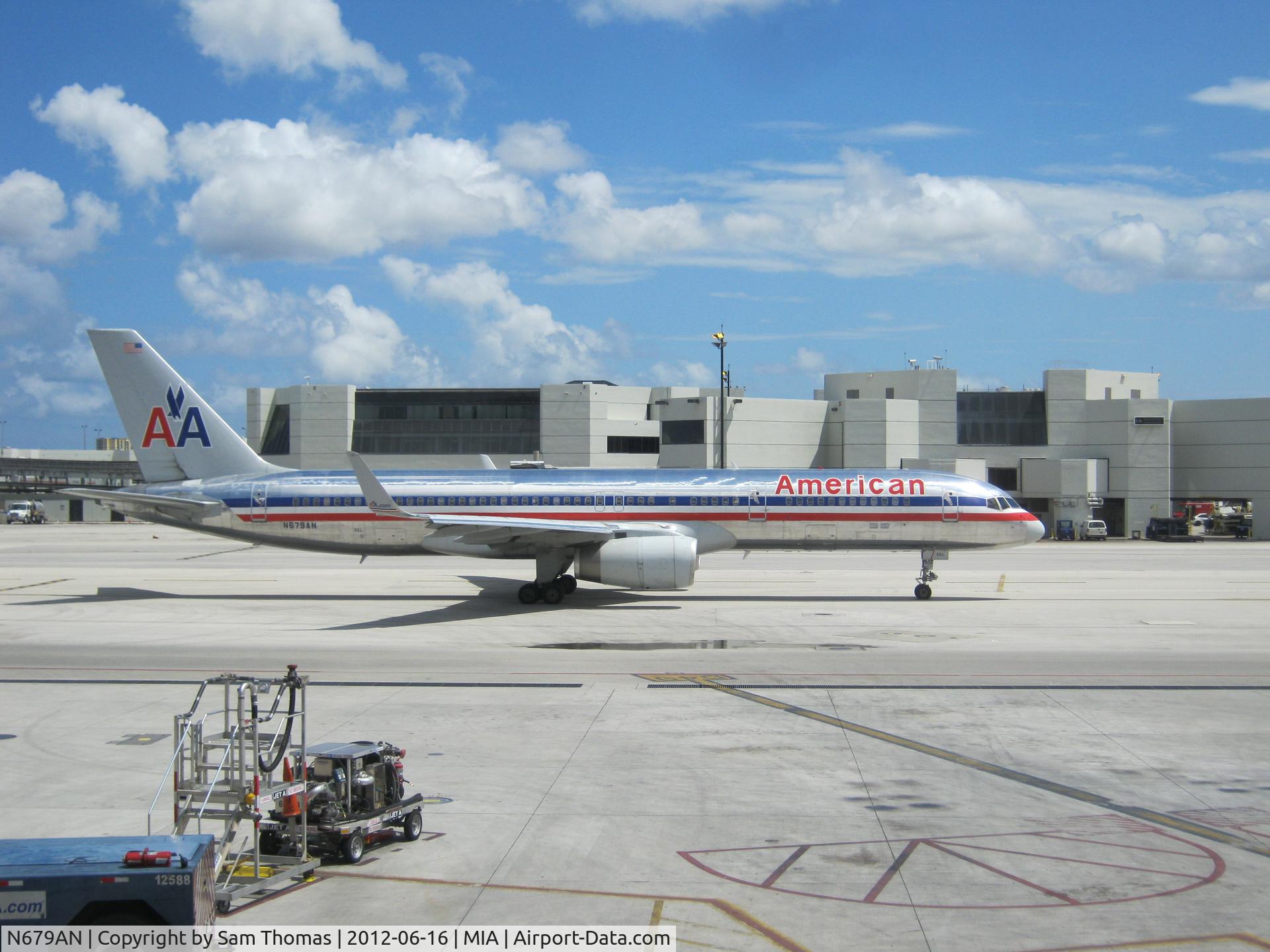 N679AN, 1999 Boeing 757-223F C/N 29589, N679AN (American Airlines Boeing 757-200) on the tarmac at Miami.