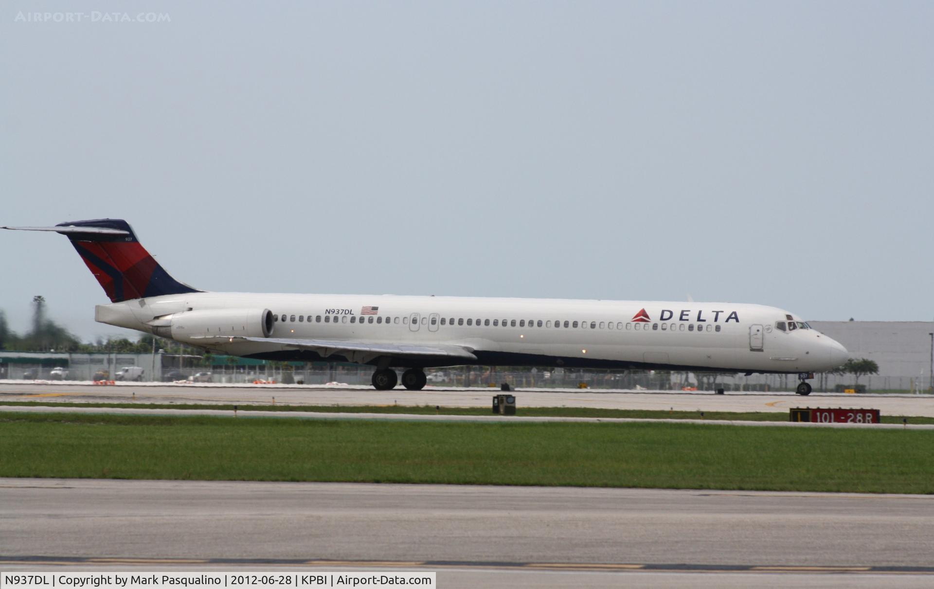 N937DL, 1989 McDonnell Douglas MD-88 C/N 49810, MD-88