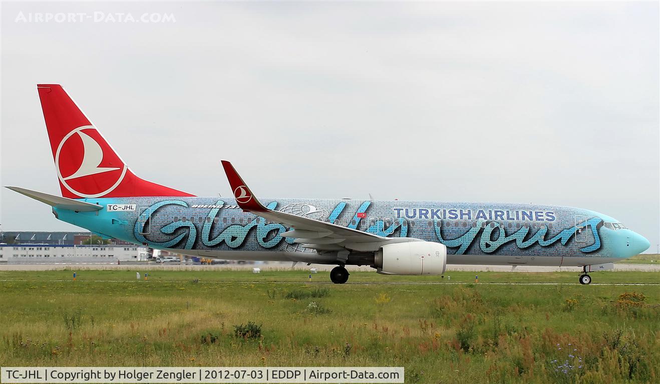 TC-JHL, 2011 Boeing 737-8F2 C/N 40976, For the first time in the middle of Germany and decorated with roughly 17,000 photos of those working on behalf of Turkish Airlines in 191 destinations all over the world.