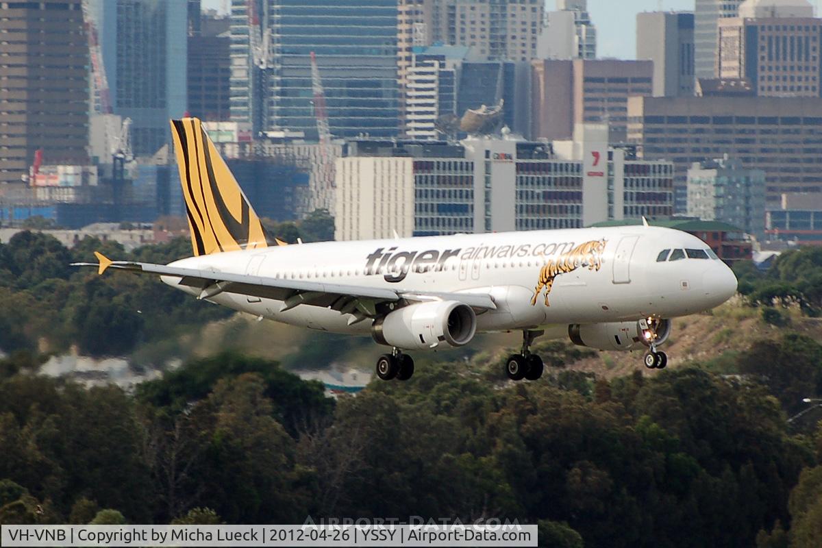 VH-VNB, 2006 Airbus A320-232 C/N 2906, At Sydney