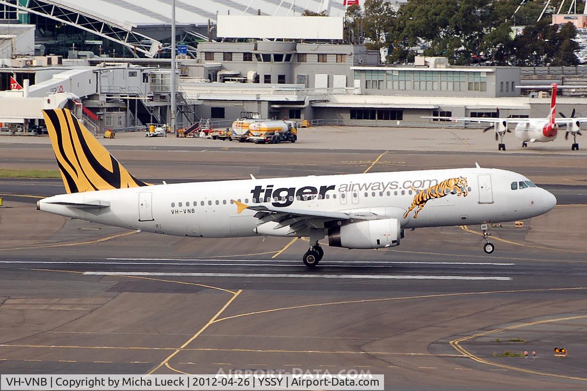 VH-VNB, 2006 Airbus A320-232 C/N 2906, At Sydney