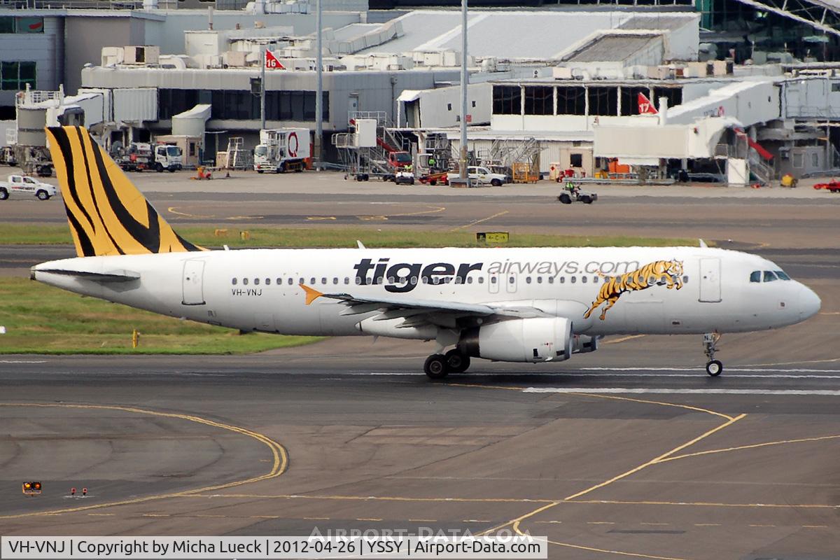 VH-VNJ, 2006 Airbus A320-232 C/N 2982, At Sydney