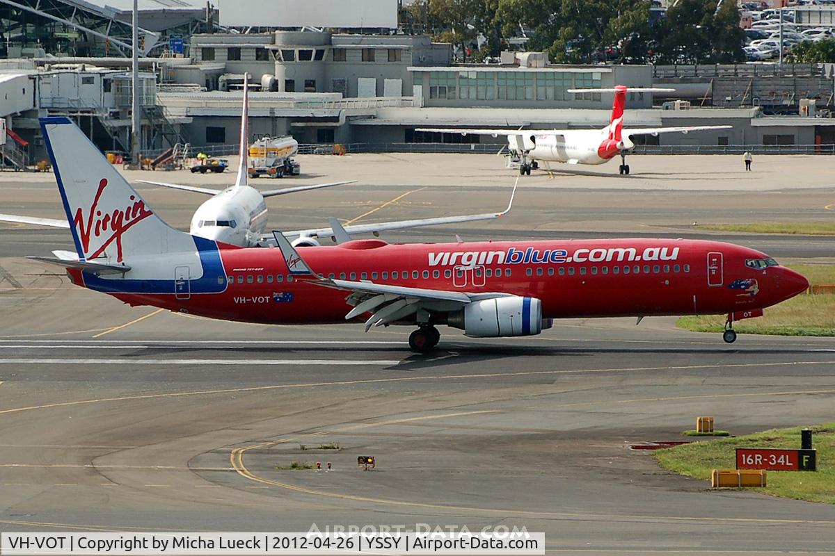 VH-VOT, 2004 Boeing 737-8FE C/N 33801, At Sydney