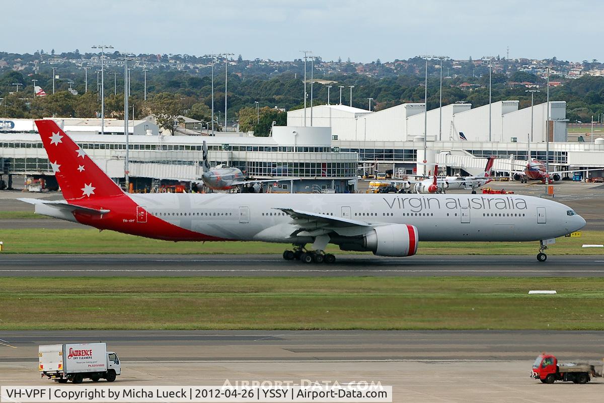 VH-VPF, 2009 Boeing 777-3ZG/ER C/N 37940, At Sydney