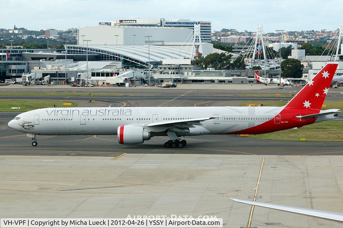 VH-VPF, 2009 Boeing 777-3ZG/ER C/N 37940, At Sydney