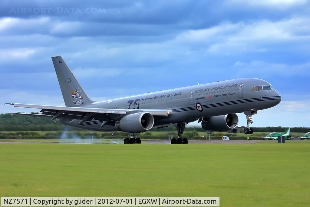 NZ7571, 1992 Boeing 757-2K2 C/N 26633, Polished display for such a large aircraft