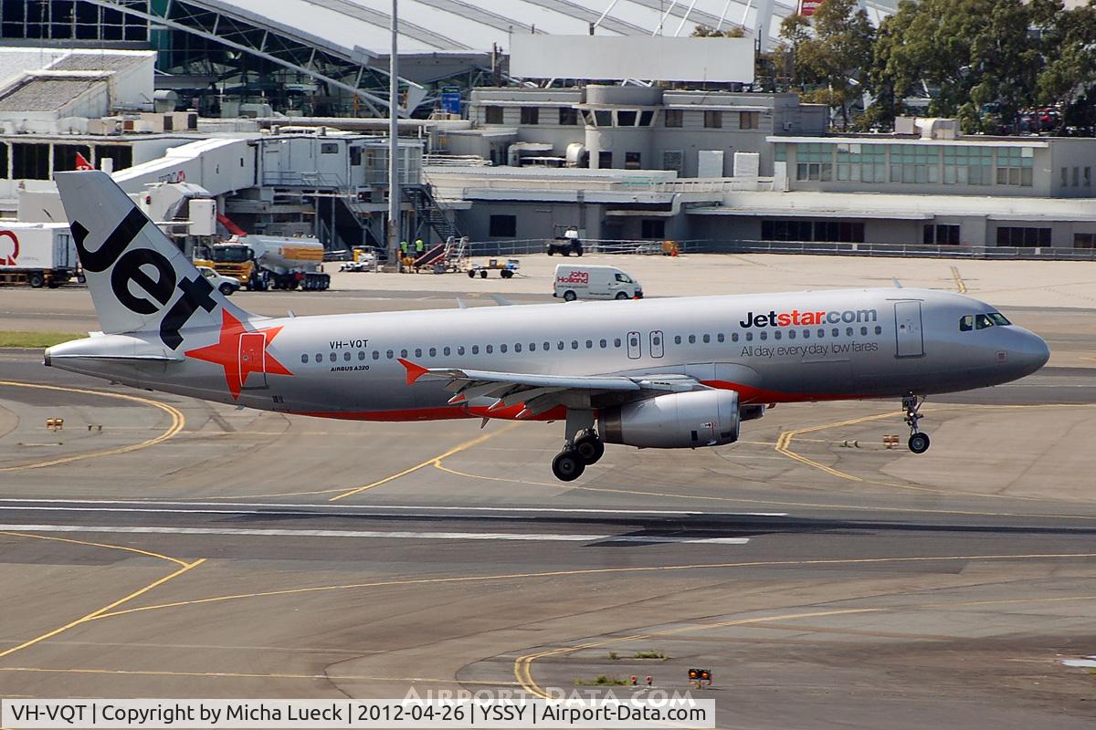 VH-VQT, 2005 Airbus A320-232 C/N 2475, At Sydney