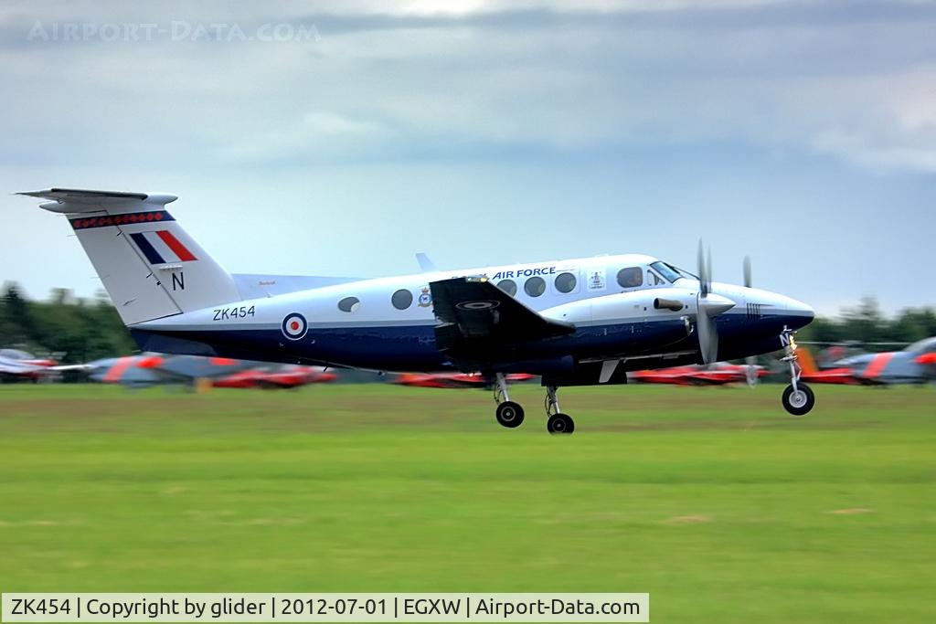 ZK454, 2003 Raytheon B200 King Air C/N BB-1835, Always a polished display from this aircraft