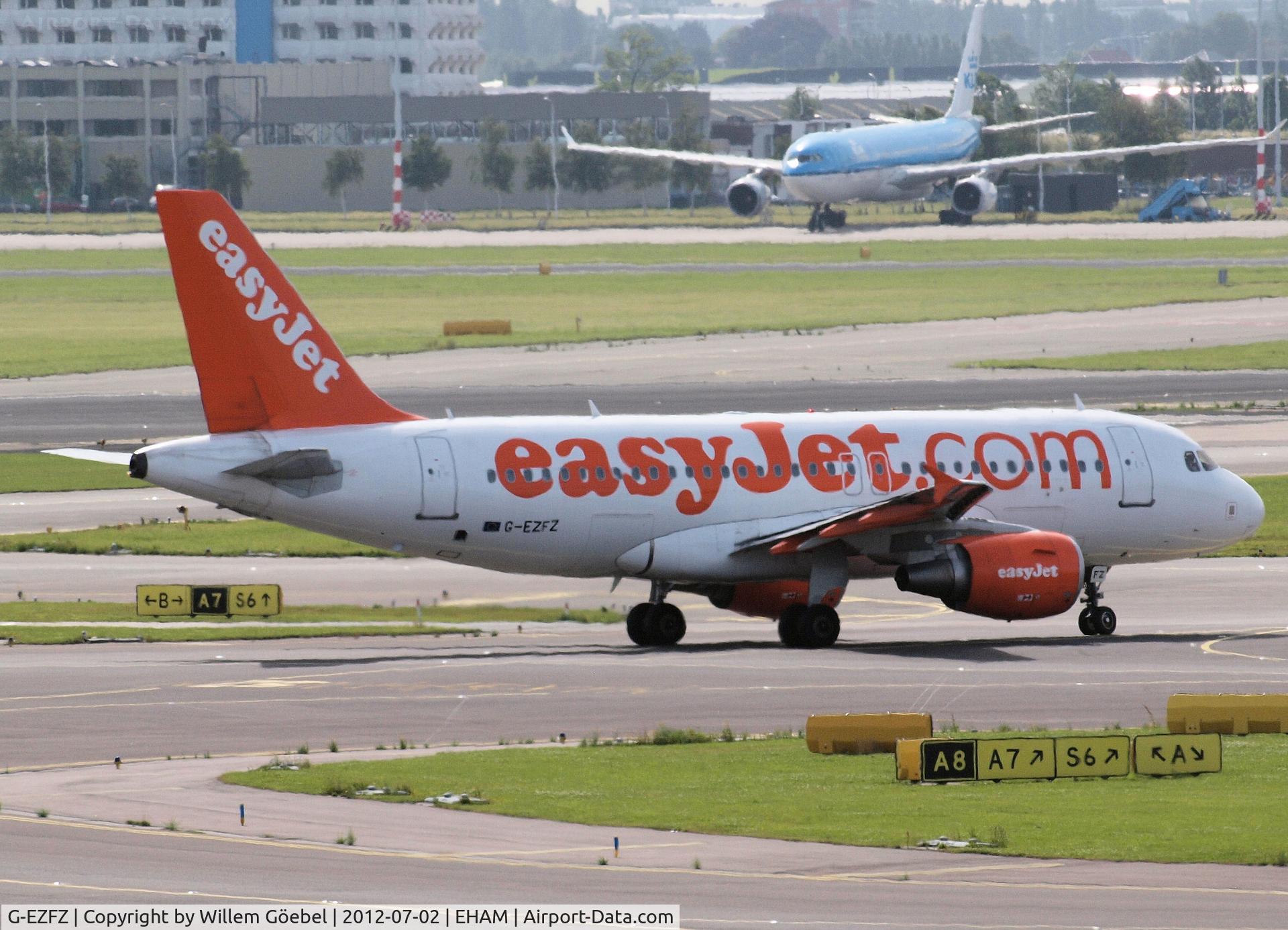 G-EZFZ, 2010 Airbus A319-111 C/N 4425, Taxi to runway 24 of Schiphol Airport
