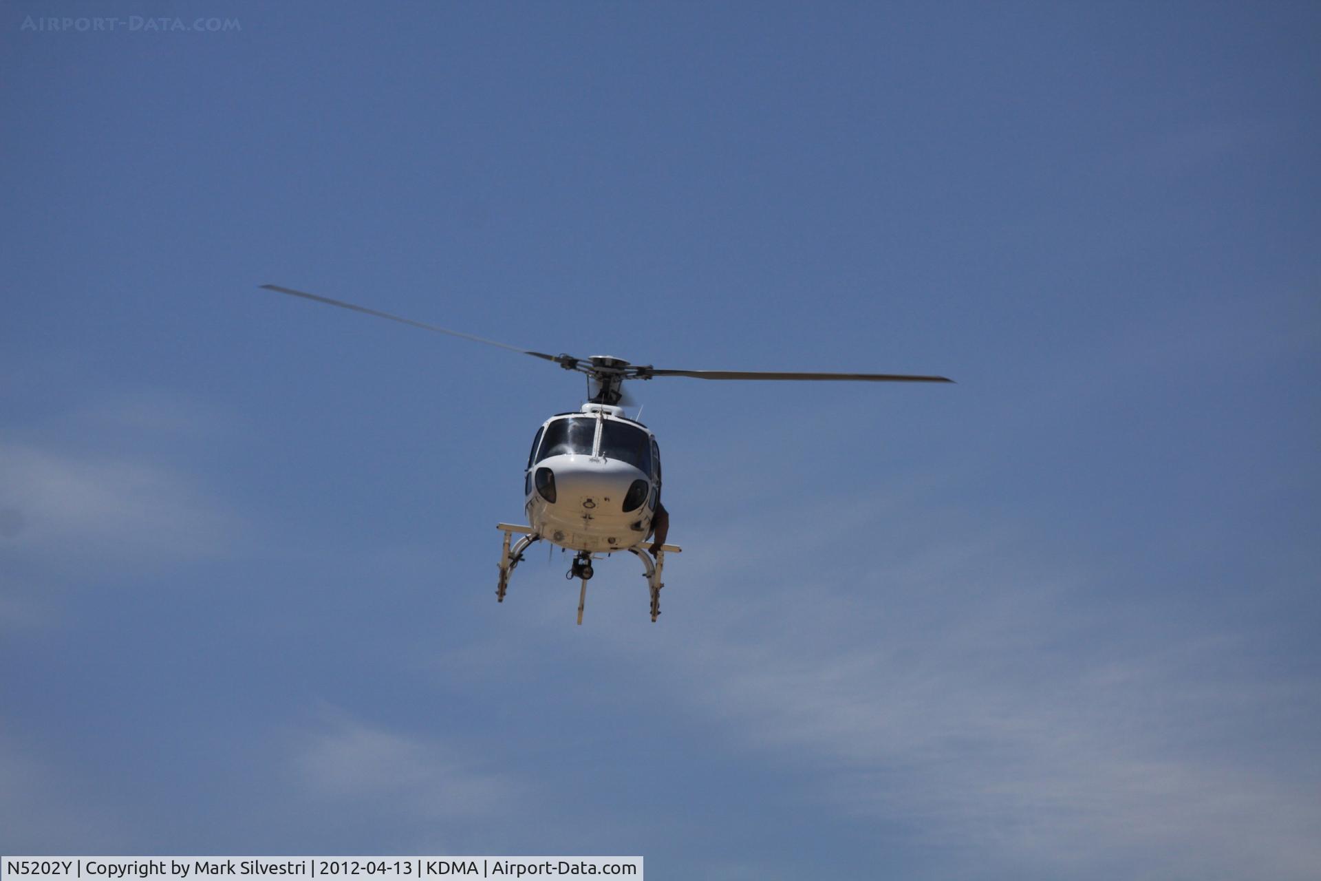 N5202Y, 1998 Eurocopter AS-350B-2 Ecureuil Ecureuil C/N 3085, Davis Monthan Airshow Practice Day