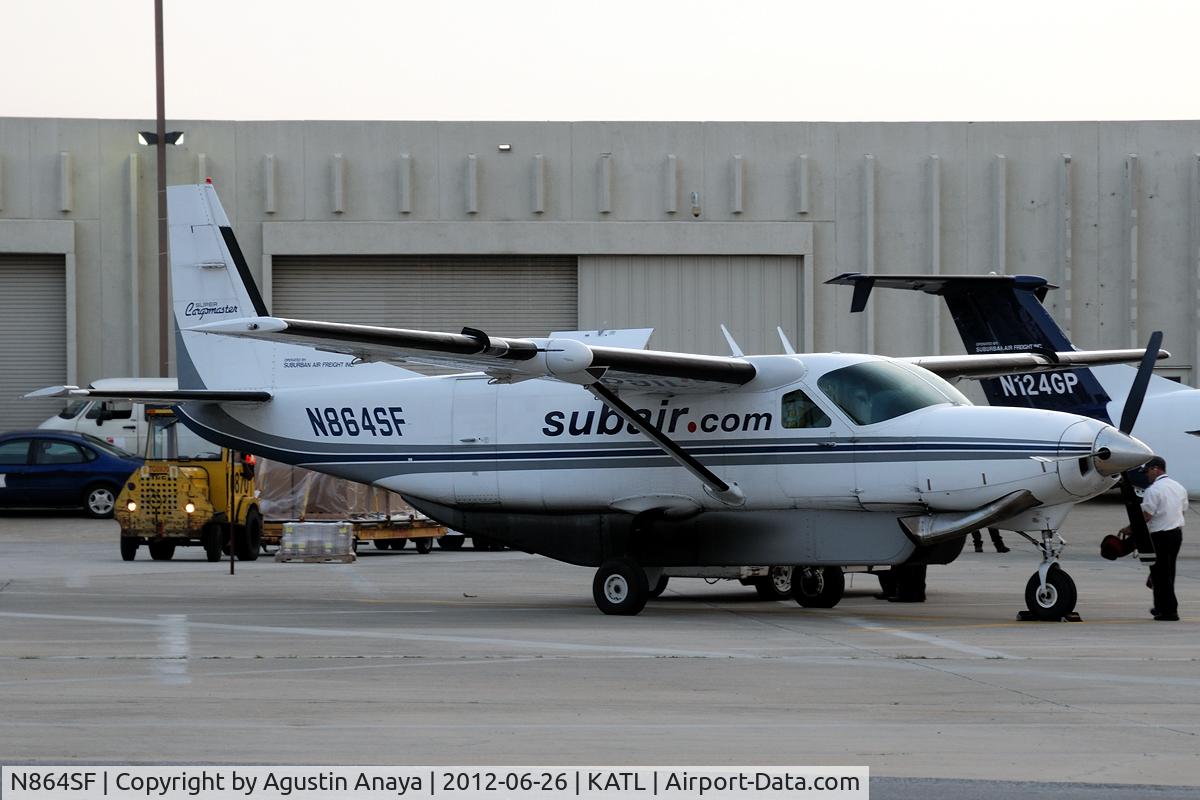 N864SF, 2000 Cessna 208B C/N 208B0864, Loading up at the North pad.