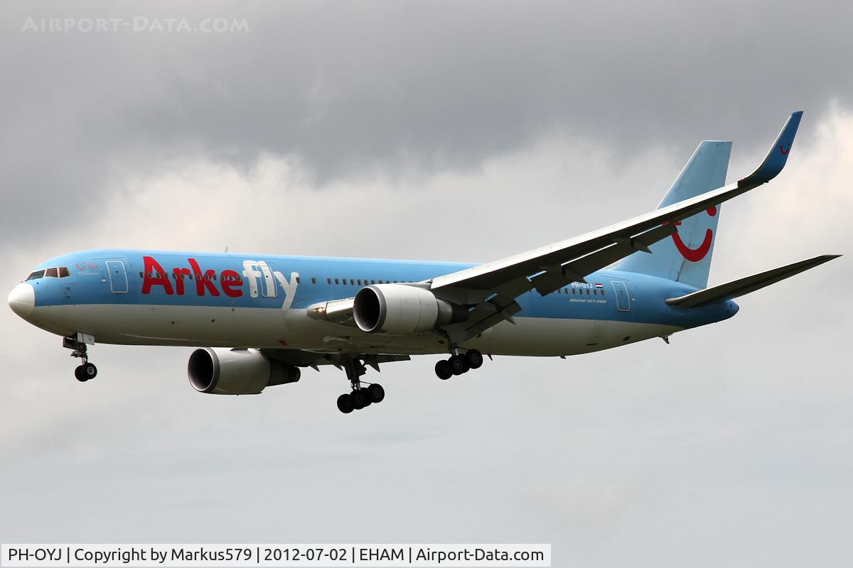 PH-OYJ, 2000 Boeing 767-304 C/N 29384, On short final for Polderbaan