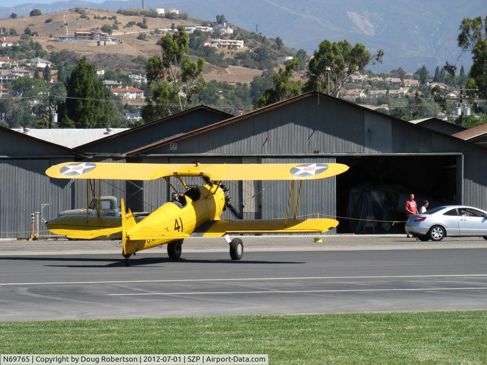 N69765, 1941 Boeing A75N1 (PT17) C/N 75-1044, 1941 Boeing Stearman A75N1 as Navy N2S1, Continental W670 220 Hp, taxi off the active
