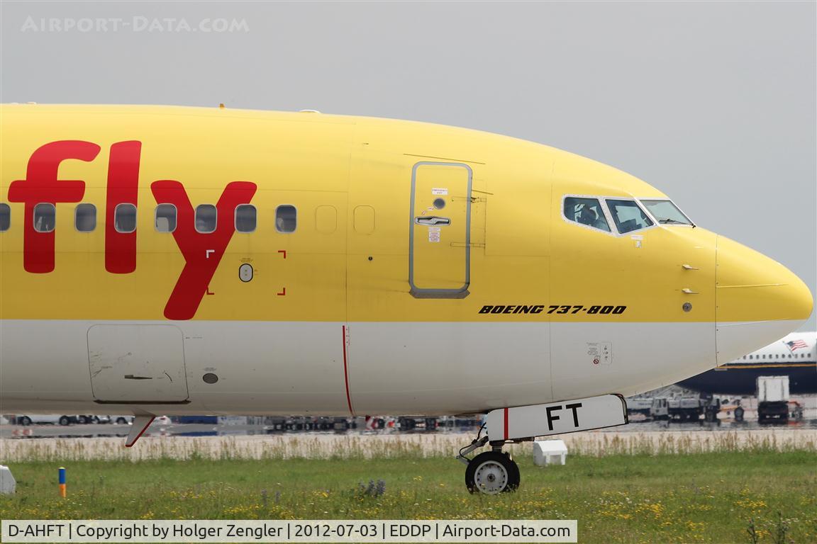 D-AHFT, 2000 Boeing 737-8K5 C/N 30413, It looks that an insect of Diptera family is passing by.......