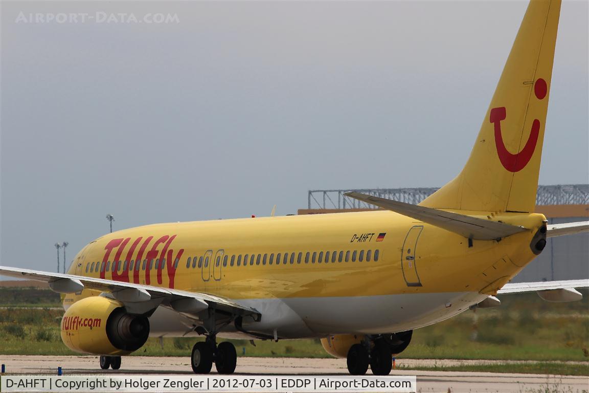 D-AHFT, 2000 Boeing 737-8K5 C/N 30413, Aircraft changed from taxiway Whisky 1 to November, expecting to stop at gate 132...