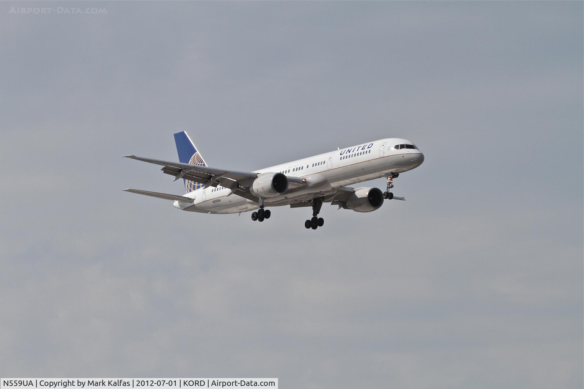 N559UA, 1992 Boeing 757-222 C/N 26657, On a very hot 100 degree afternoon, United Airlines Boeing 757-222, UAL906 arriving from San Francisco International /KSFO, RWY 14R approach KORD.
