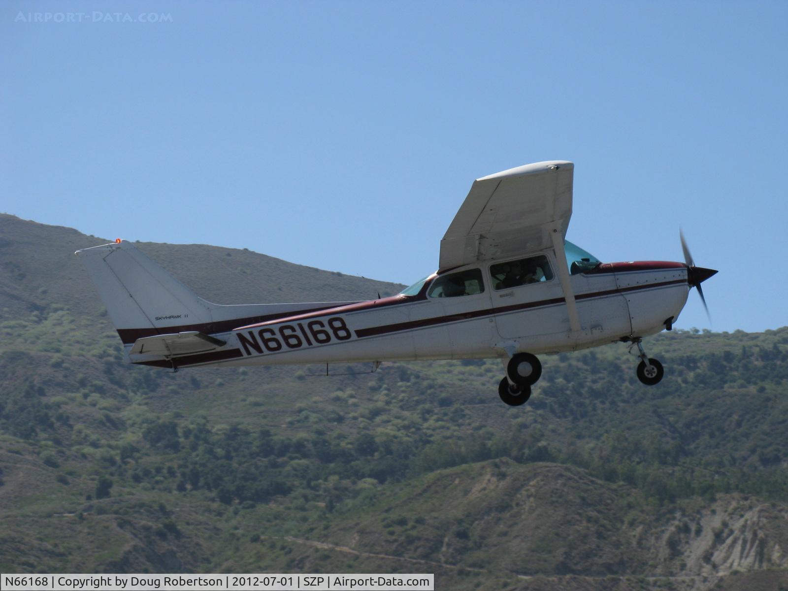 N66168, 1983 Cessna 172P C/N 17275974, 1983 Cessna 172P SKYHAWK II, Lycoming O-320-D2J 160 Hp, takeoff climb Rwy 22