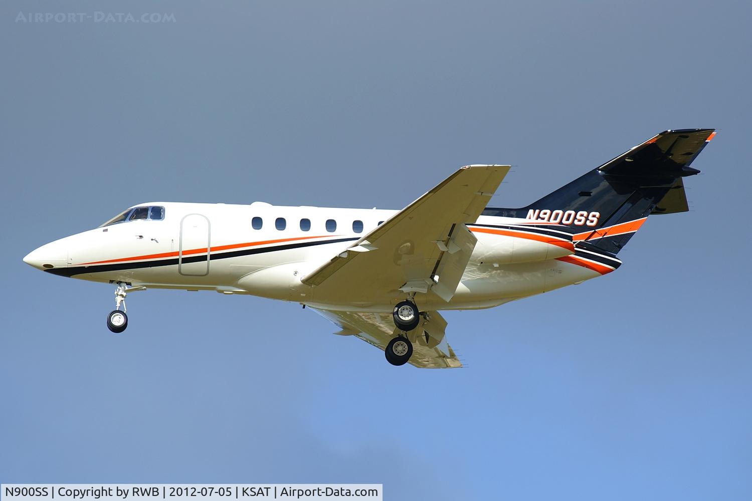 N900SS, 2003 Raytheon Hawker 800XP C/N 258616, On approach 12R, 1st shot of this one.
