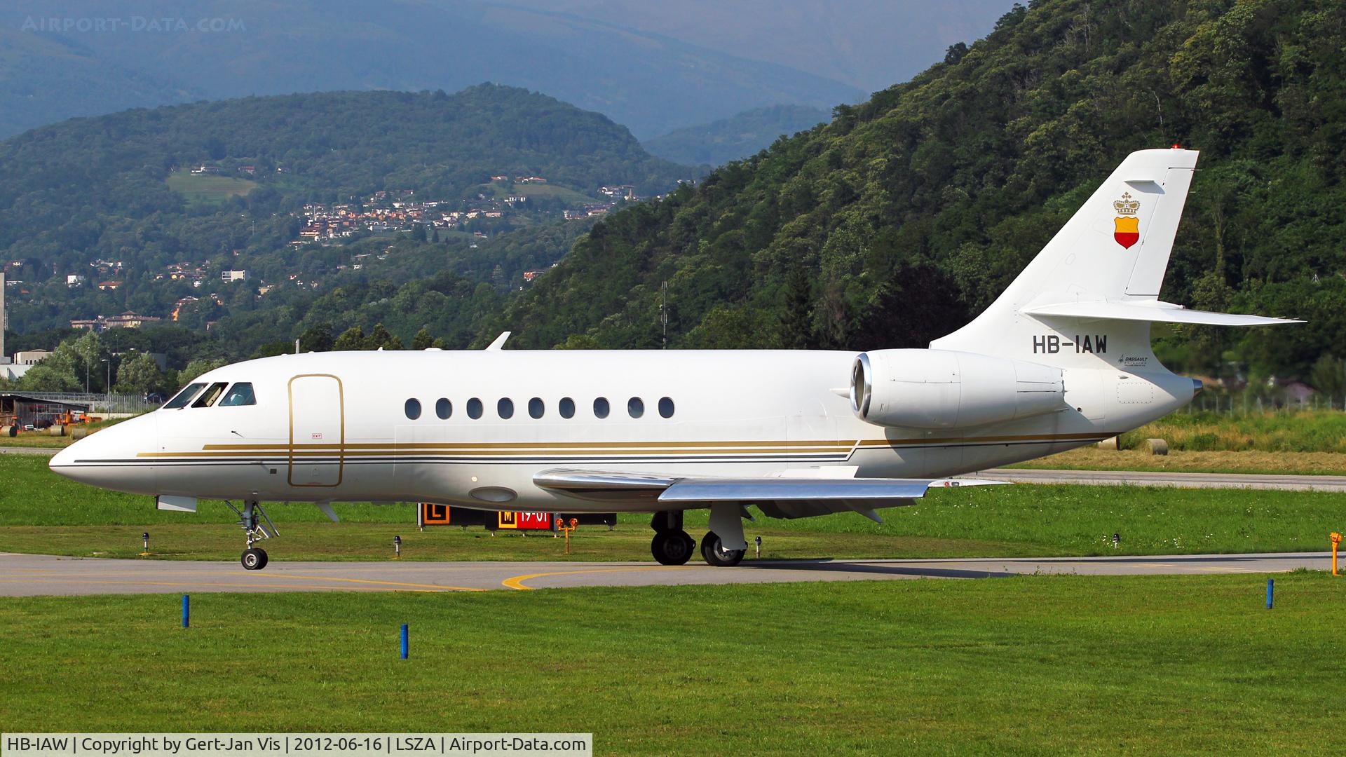 HB-IAW, 1996 Dassault Falcon 2000 C/N 16, Taxiing in at Lugano