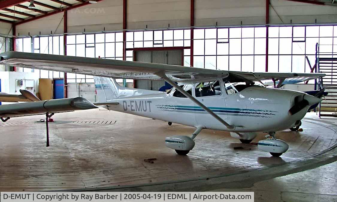 D-EMUT, Cessna 172R C/N 172-80524, Seen here at Landshut.
