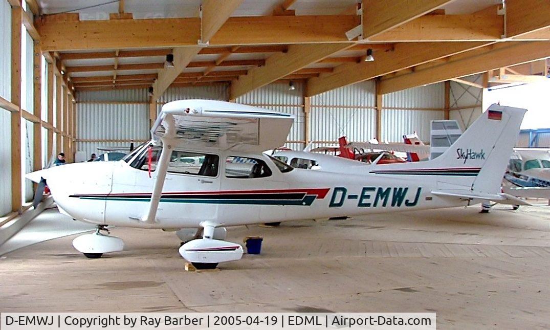D-EMWJ, 2001 Cessna 172R C/N 17280986, Seen here at Landshut~D
