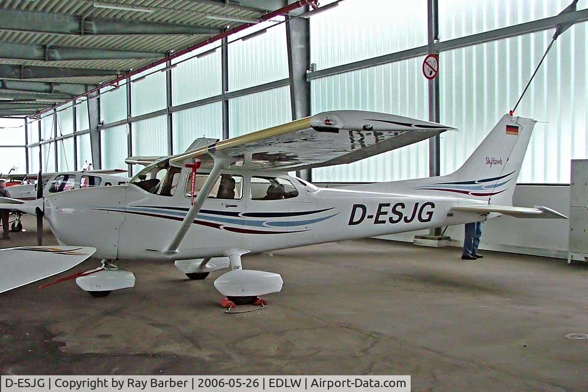 D-ESJG, 2004 Cessna 172R C/N 17281215, Seen here.