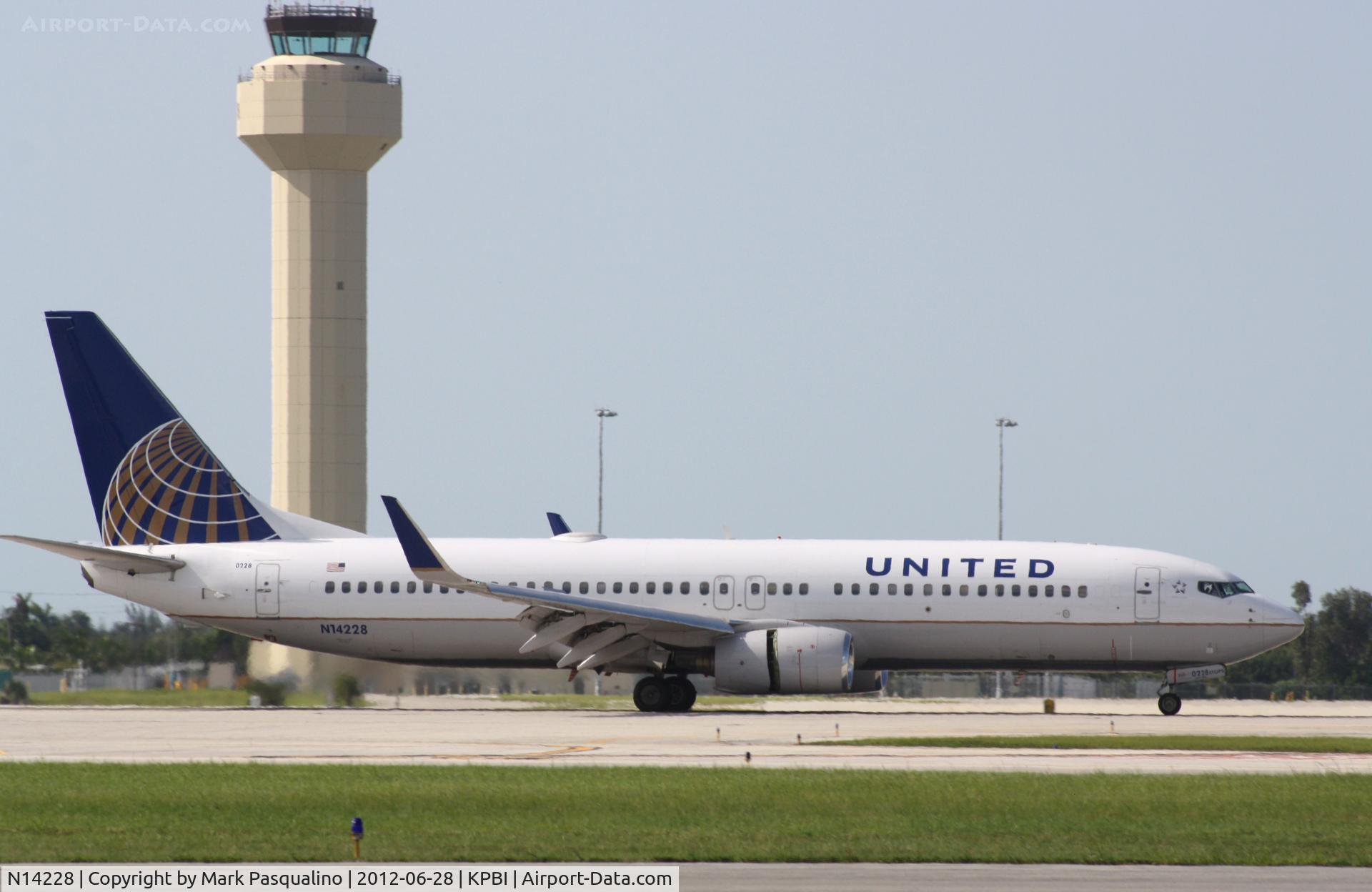 N14228, 1999 Boeing 737-824 C/N 28792, Boeing 737-800