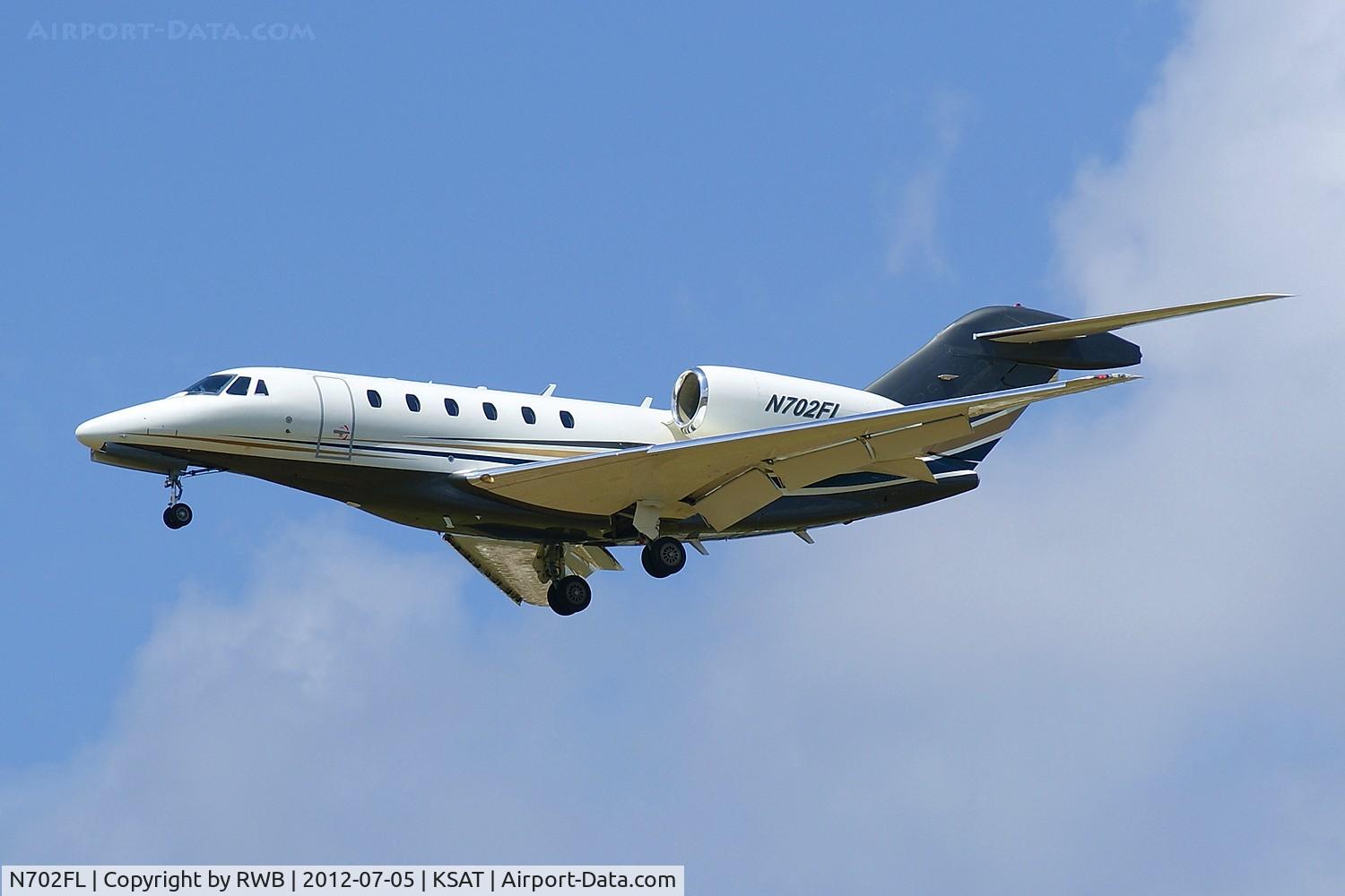 N702FL, 1999 Cessna 750 Citation X C/N 750-0076, On approach 12R