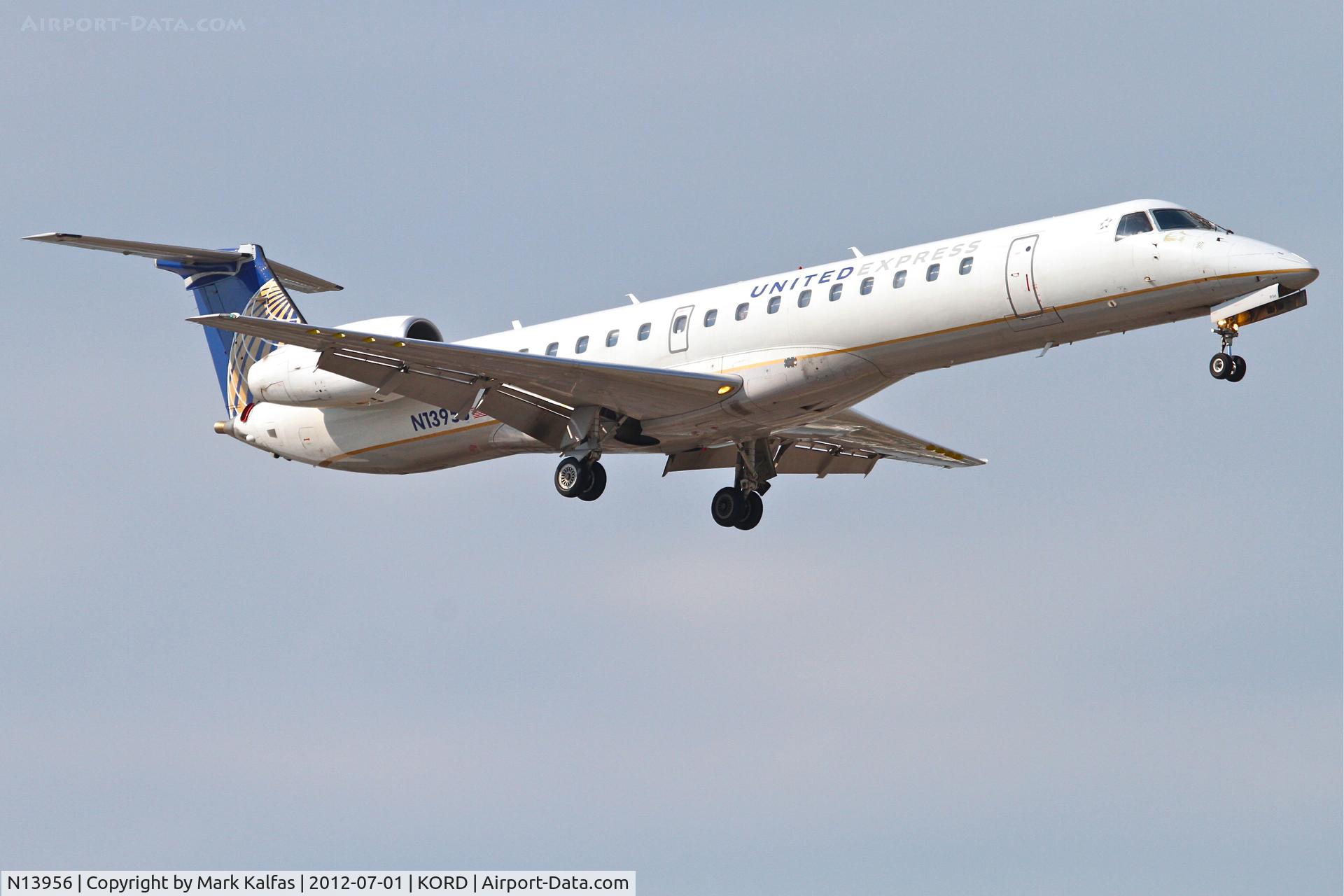 N13956, 1998 Embraer EMB-145LR C/N 145078, ExpressJet/United Express Embraer EMB-145LR, ASQ6180 arriving from KRAP, RWY 14R approach KORD.