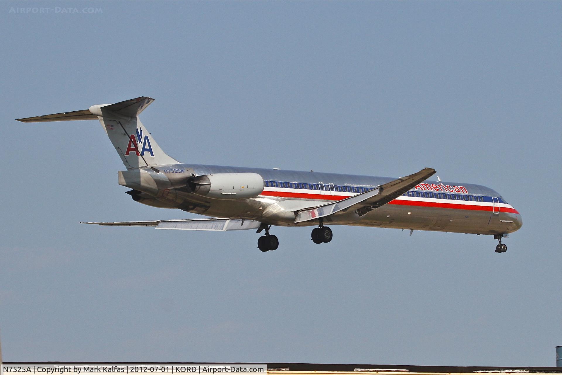 N7525A, 1990 McDonnell Douglas MD-82 (DC-9-82) C/N 49917, American Airlines Mcdonnell Douglas MD-82, AAL1144 arriving from Phoenix Sky Harbor International / KPHX, RWY 14R approach KORD.