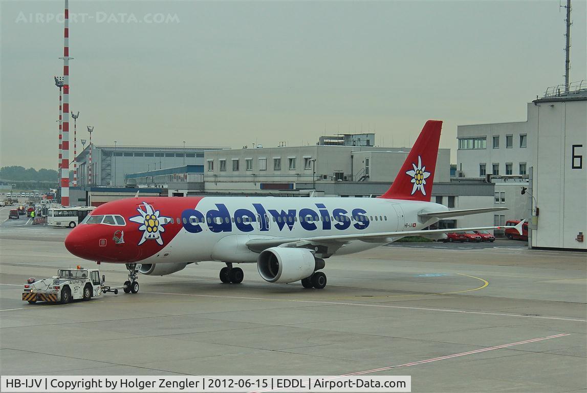 HB-IJV, 2003 Airbus A320-214 C/N 2024, Push back has been approved......