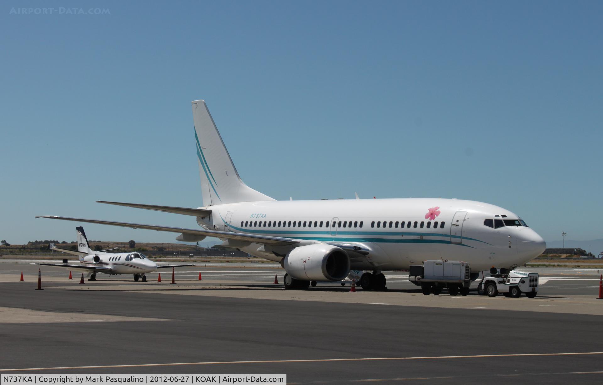 N737KA, 2001 Boeing 737-7BX C/N 30740, Boeing 737-700