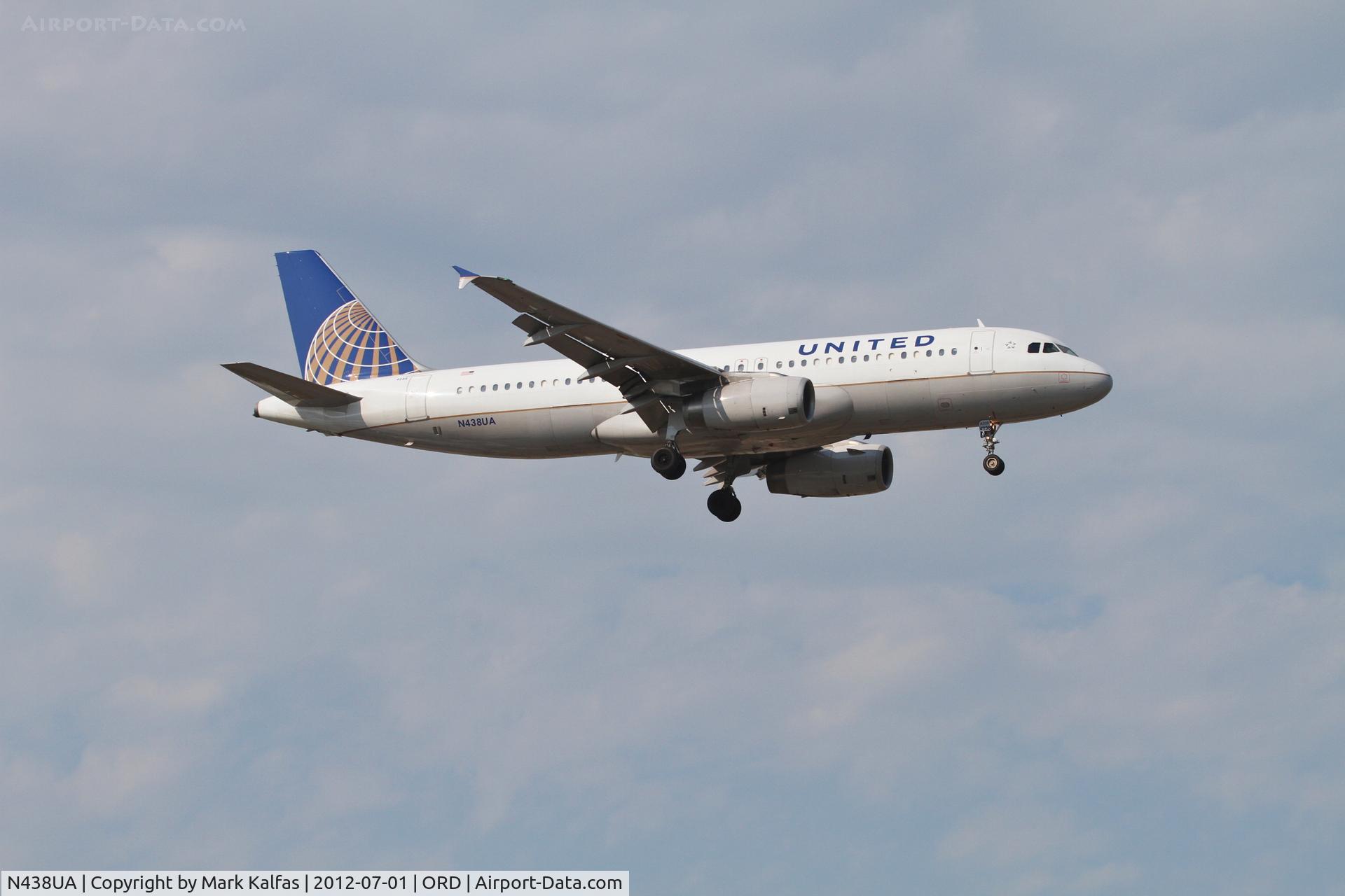 N438UA, 1997 Airbus A320-232 C/N 678, United Airlines Airbus A320-232, UAL246 arriving from Vancouver Int'l /CYVR, RWY 14R approach KORD.