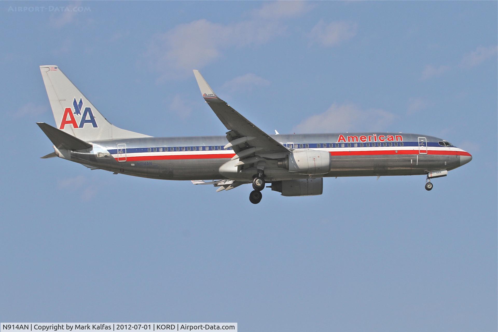 N914AN, 1999 Boeing 737-823 C/N 29515, American Airlines Boeing 737-823, AAL874 arriving from Los Angeles International /KLAX, RWY 14R approach KORD.
