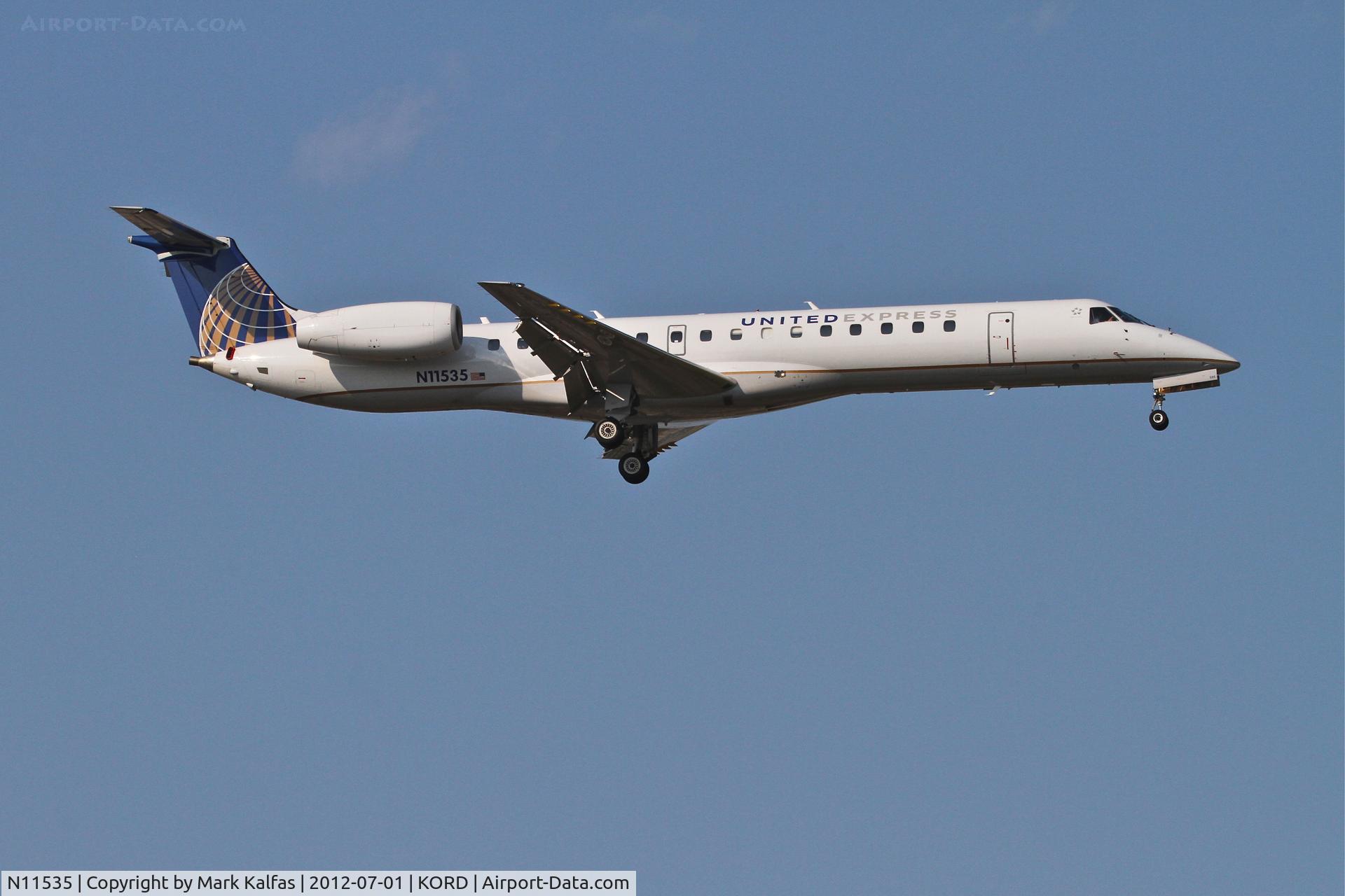 N11535, 2001 Embraer ERJ-145LR (EMB-145LR) C/N 145518, ExpressJet/United Express Embraer EMB-145LR, ASQ5946 arriving from Charleston /KCRW, RWY 14R approach KORD.