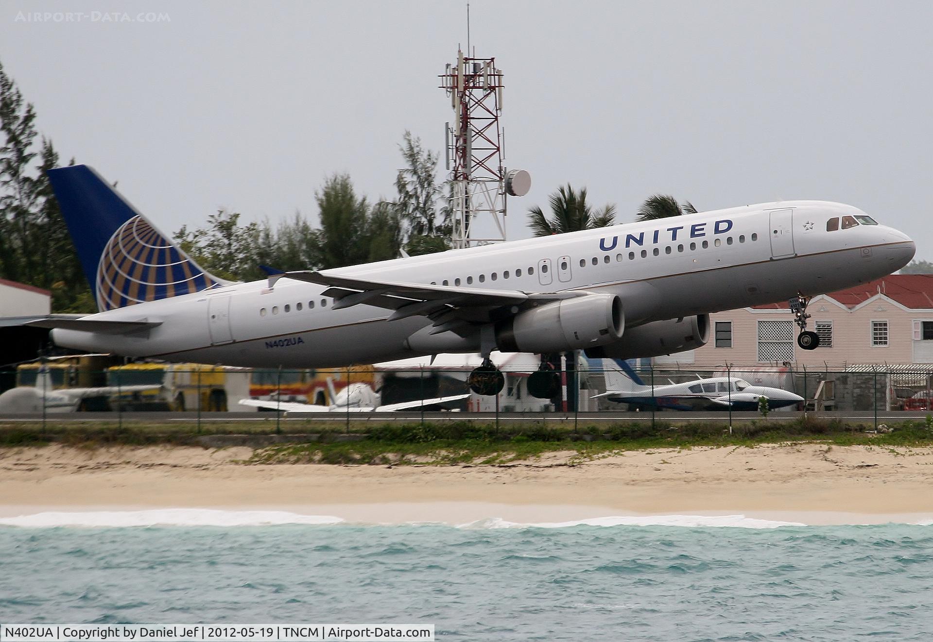 N402UA, 1993 Airbus A320-232 C/N 439, N402UA