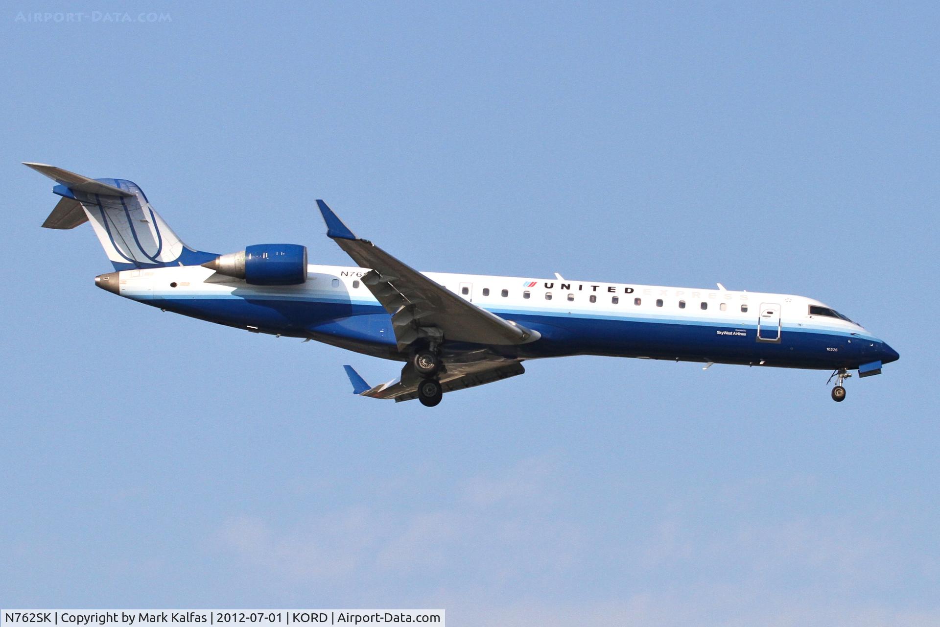 N762SK, 2005 Bombardier CRJ-701ER (CL-600-2C10) Regional Jet C/N 10226, SkyWest/ United Express Bombardier CL-600-2C10, SKW5509 arriving from KLSC, RWY 14R approach KORD.
