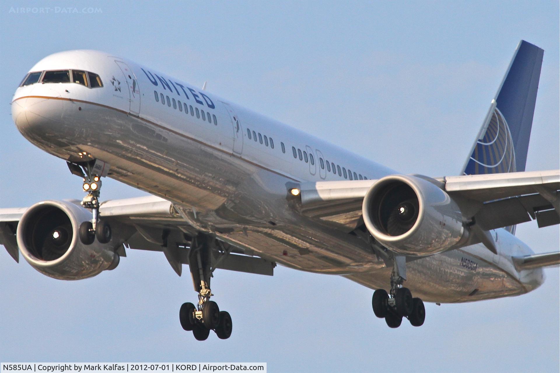 N585UA, 1993 Boeing 757-222 C/N 26709, United Airlines Boeing 757-222, UAL540 arriving from KMCO, RWY 28 approach KORD.