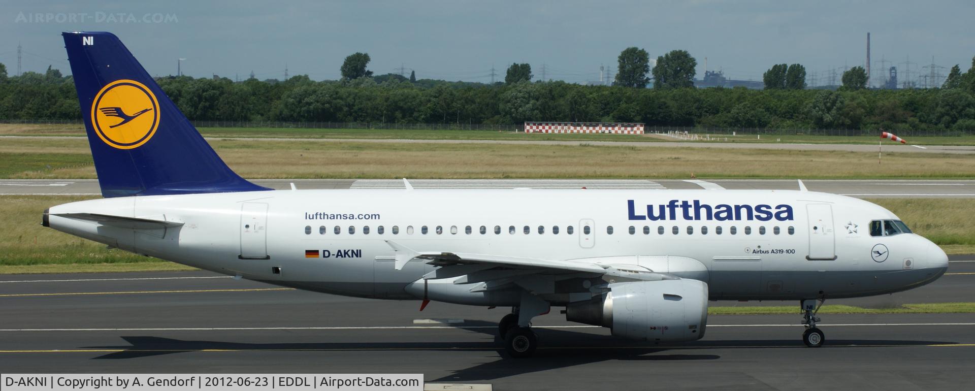 D-AKNI, 1999 Airbus A319-112 C/N 1016, Lufthansa, on the taxiway for departure at Düsseldorf Int´l (EDDL)