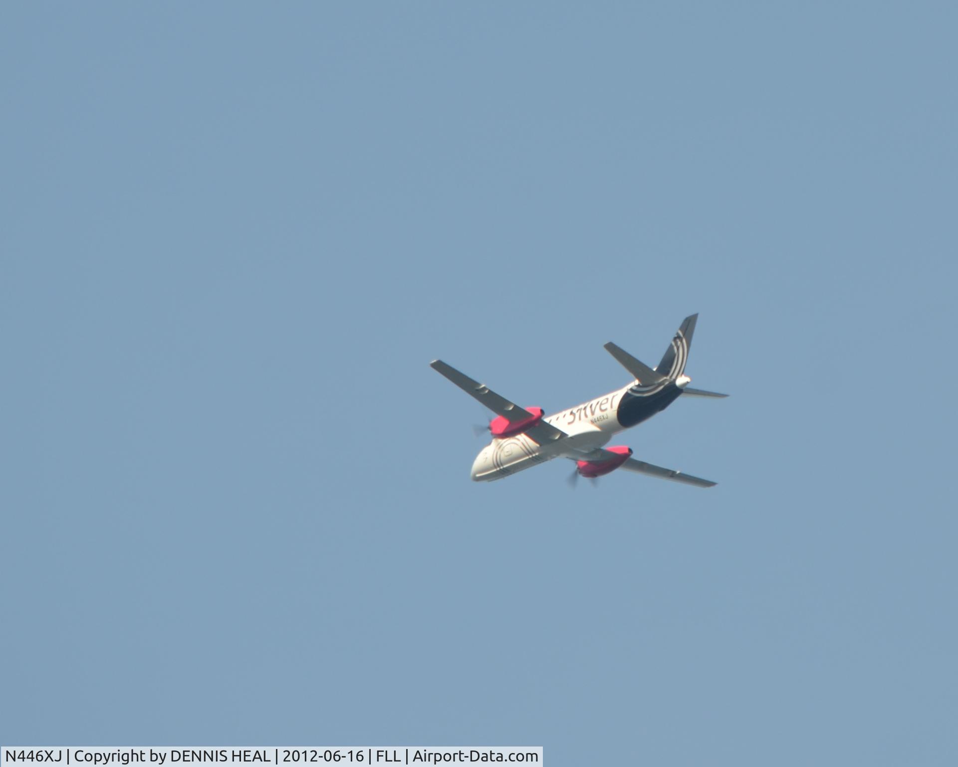 N446XJ, 1998 Saab 340B C/N 340B446, TAKING OFF