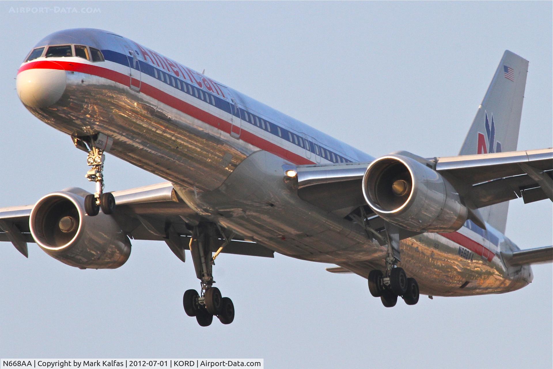 N668AA, 1992 Boeing 757-223 C/N 25333, American Airlines Boeing 757-223, AAL889 arriving from KSTL, RWY 28 approach KORD.