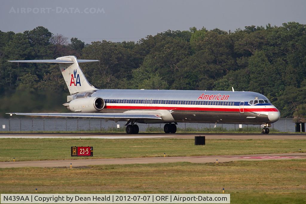 N439AA, 1987 McDonnell Douglas MD-83 (DC-9-83) C/N 49457, American Airlines N439AA (FLT AAL1187) on takeoff roll on RWY 23 en route to Dallas/Fort Worth Int'l (KDFW). This aircraft would subsequently suffer a bird strike (a small dove) on the right side of the aircraft at lift-off at 1821 EDT.